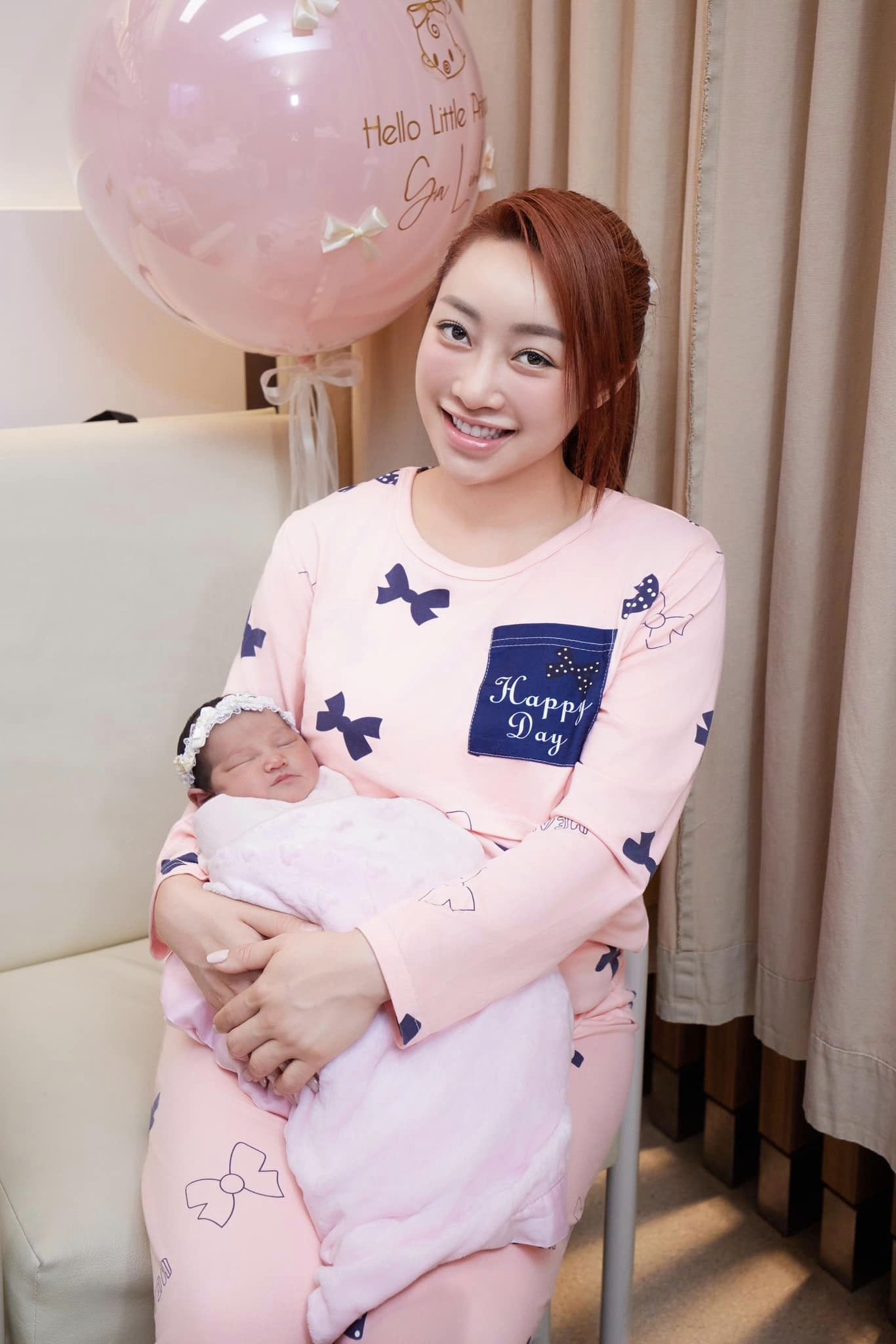 Sau sinh lần 2, Lý Thùy Chang tự nhận mình vẫn “béo ú như bầu 7 tháng.