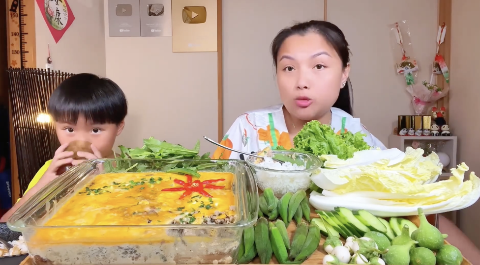 Mắm chưng thịt.