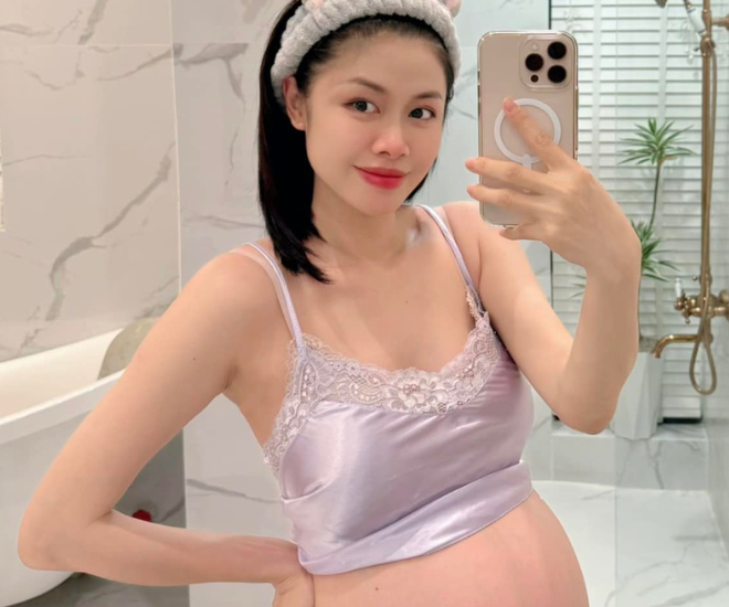 Vóc dáng Thuỷ Anh khi mang bầu tuần 37.