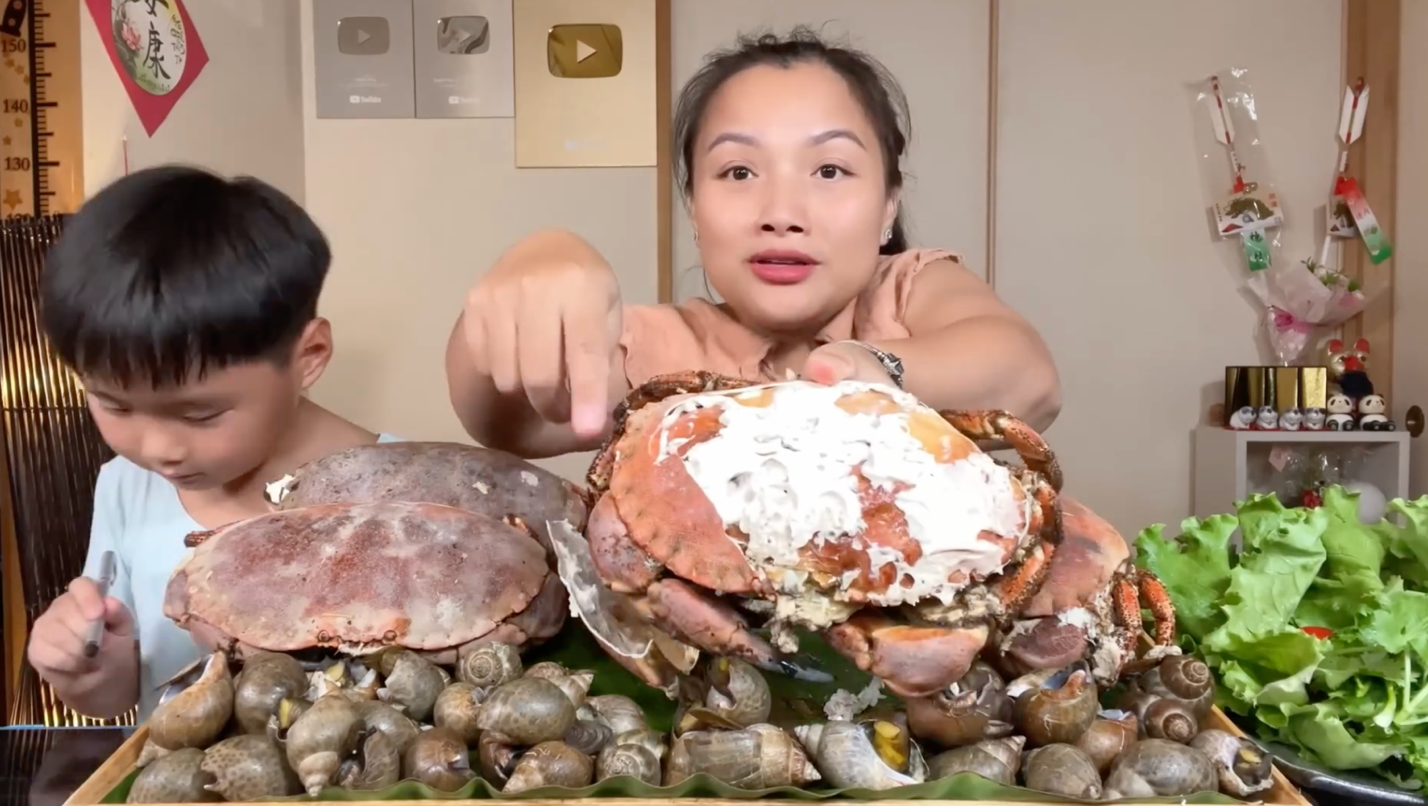 Món cua Nauy và ốc hương.