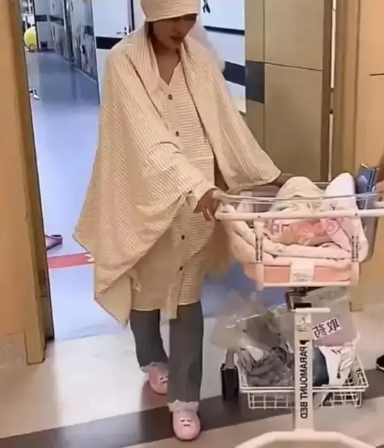 Người mẹ quyết định tiếp tục sinh con sau khi đã ly hôn.