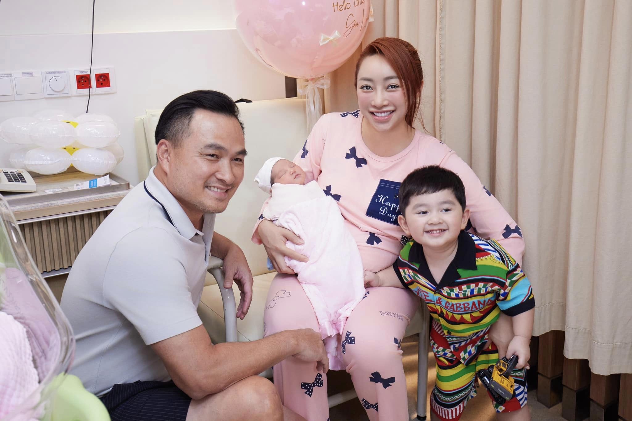 Lý Thùy Chang sau sinh vẫn amp;#34;béo ú như bầu 7 thángamp;#34;, trải lòng về nỗi đau sinh mổ - 1