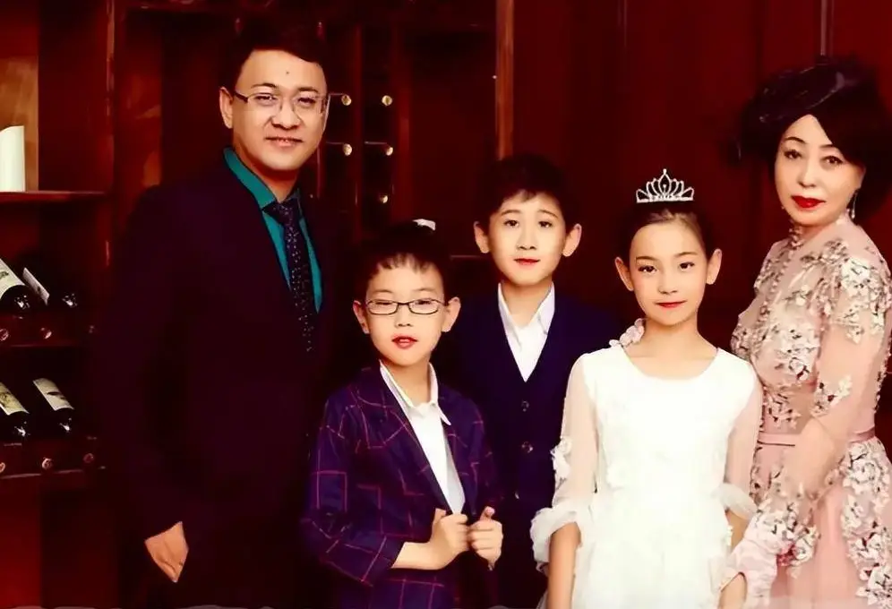 Bà Lý hiện nay đã 60 tuổi và viên mãn với sự lựa chọn của mình.