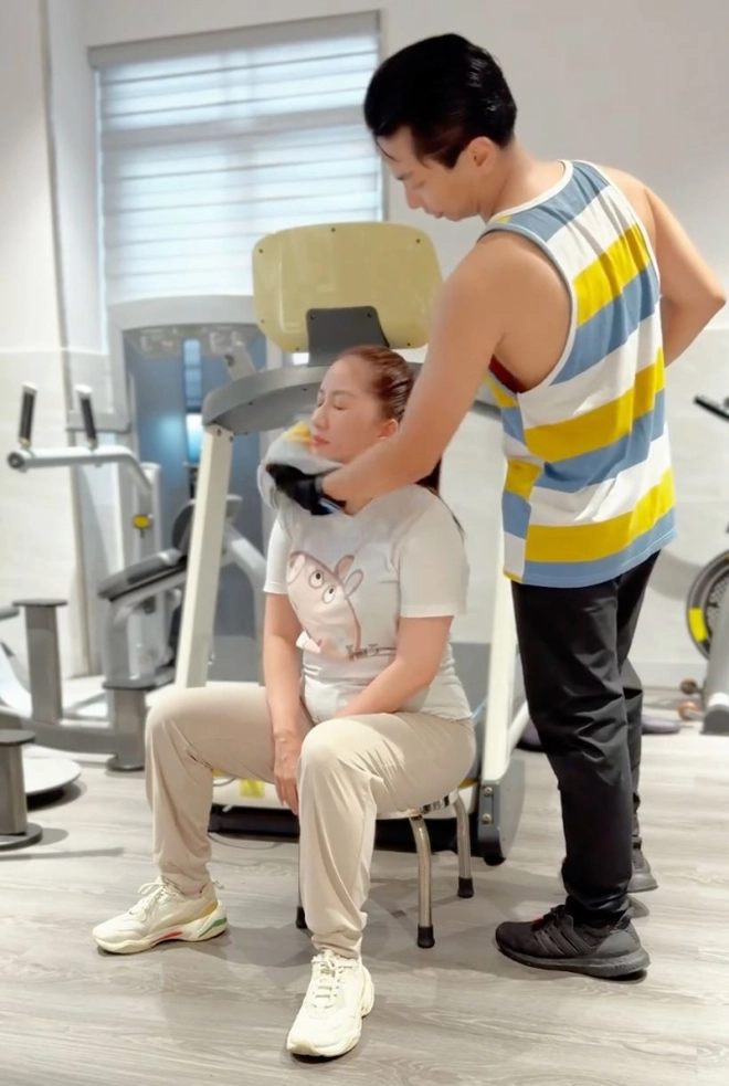 Phan Hiển đồng hành cùng vợ trong quá trình giảm cân.