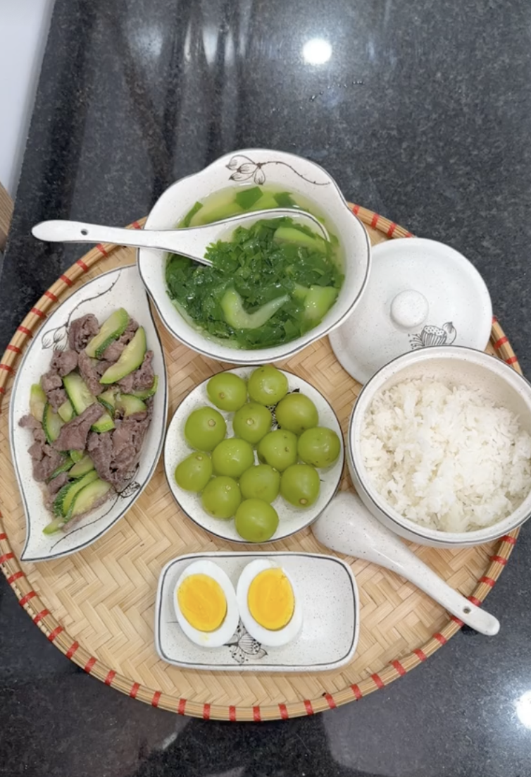 Anh thường nấu những món mà vợ thích ăn, không chú trọng kiêng khem quá nhiều.