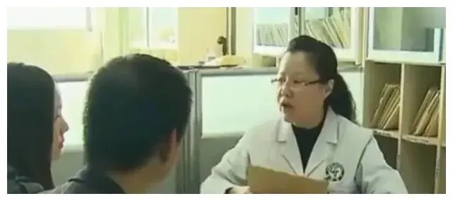 Hai vợ chồng bà Lý tìm mọi cách để có thai.