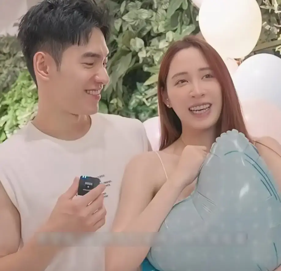 Âu Dương Ni Ni và Trương Thư Hào hạnh phúc báo tin mang thai con trai.