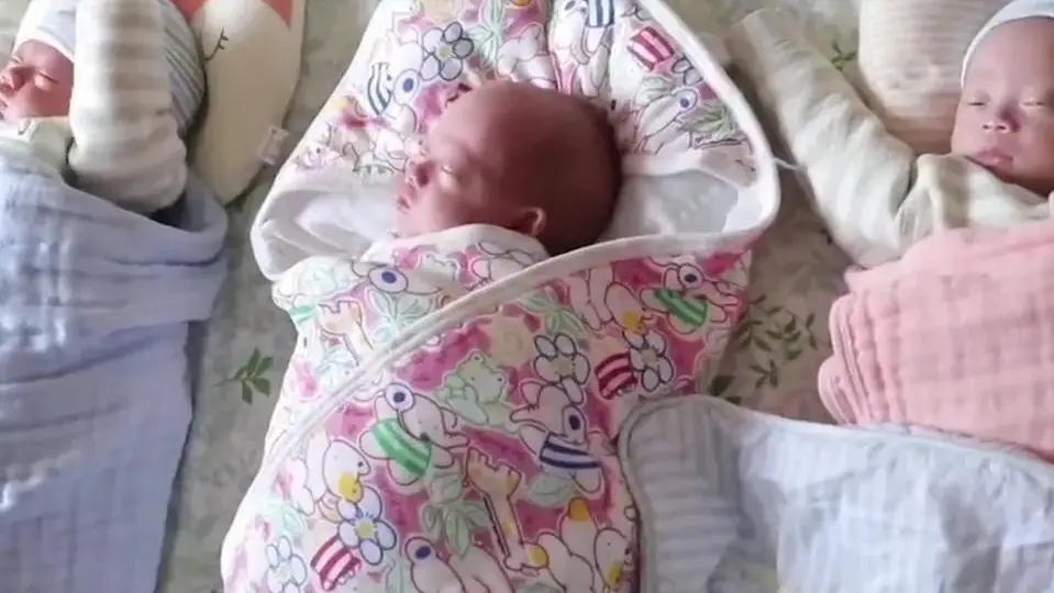 3 đứa trẻ khỏe mạnh sau thời gian dài điều trị.