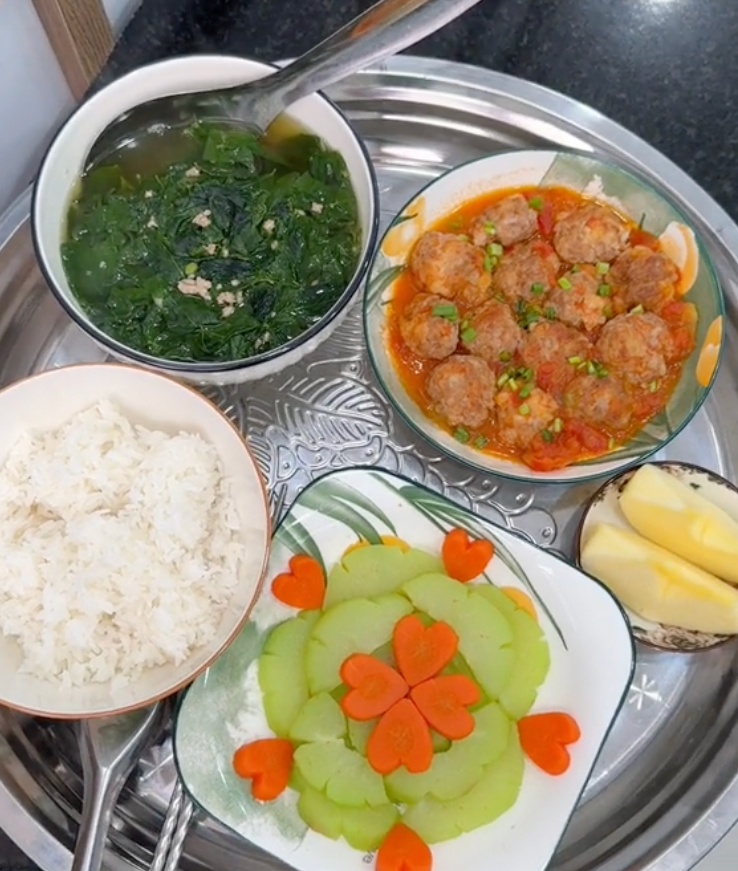 Những món ăn vừa đẹp mắt vừa mang lại giá trị dinh dưỡng cao cho bà đẻ.