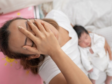 Chồng quay lại khoảnh khắc vợ bị trầm cảm sau sinh thu hút hàng triệu lượt xem và đồng cảm