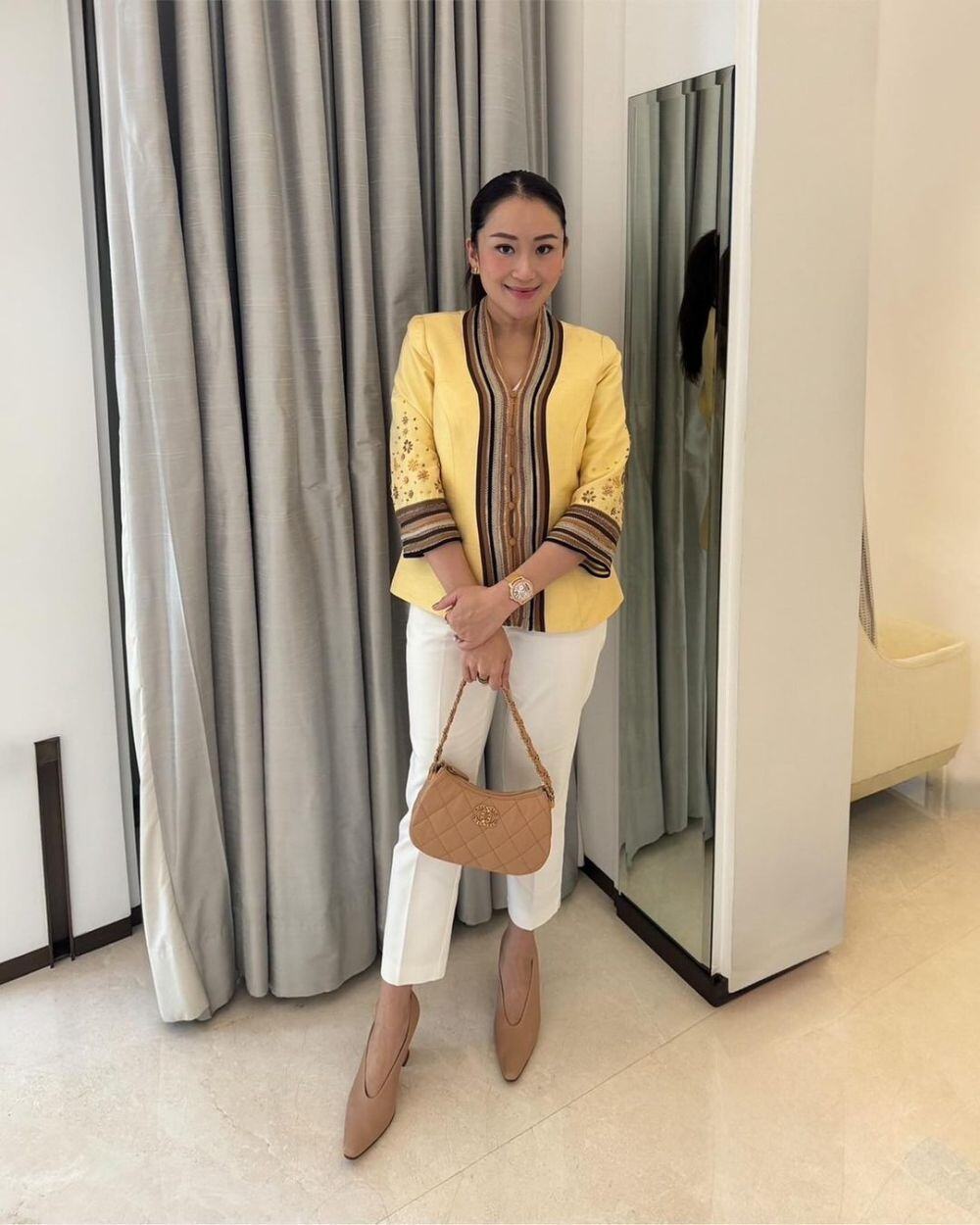 Những bóng hồng quyền lực Thái Lan ăn mặc ấn tượng: Công chúa như fashionista, nữ thủ tướng rất amp;#34;ngầuamp;#34; - 2