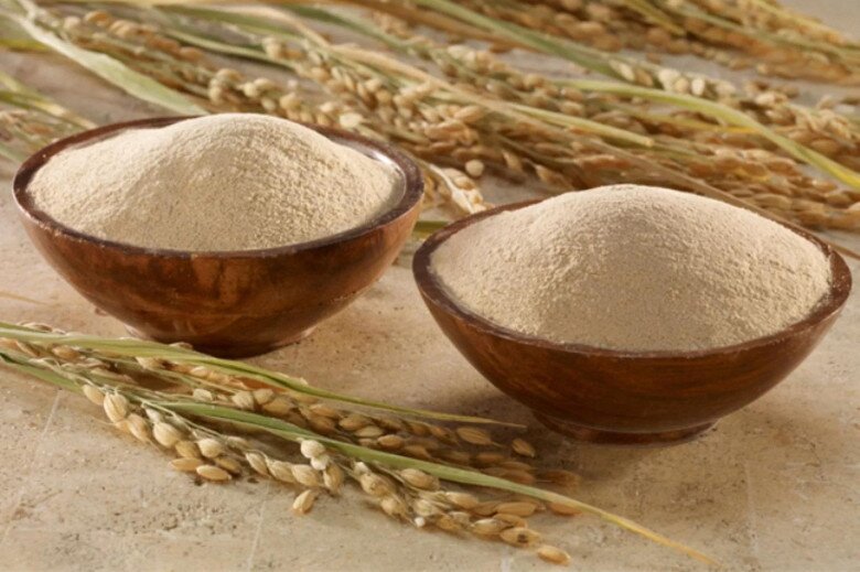 Cám gạo chứa nhiều dưỡng chất có lợi cho làn da, đặc biệt trong việc dưỡng trắng và làm sáng da.