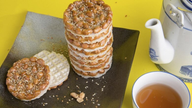 Thực khách có thể ăn kẹo cu đơ với trà để tạo nên hương vị khó quên.