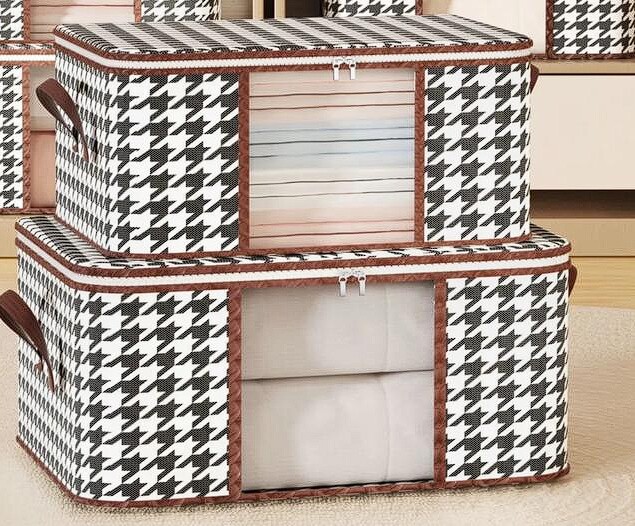 Những chiếc hộp lữu trữ họa tiết Houndstooth đẹp mắt với phần trong suốt phía trước có thể giúp bạn không cần mở ra cũng biết bên trong đựng gì. Kiểu hộp đựng này có giá trên 100.000 đồng.