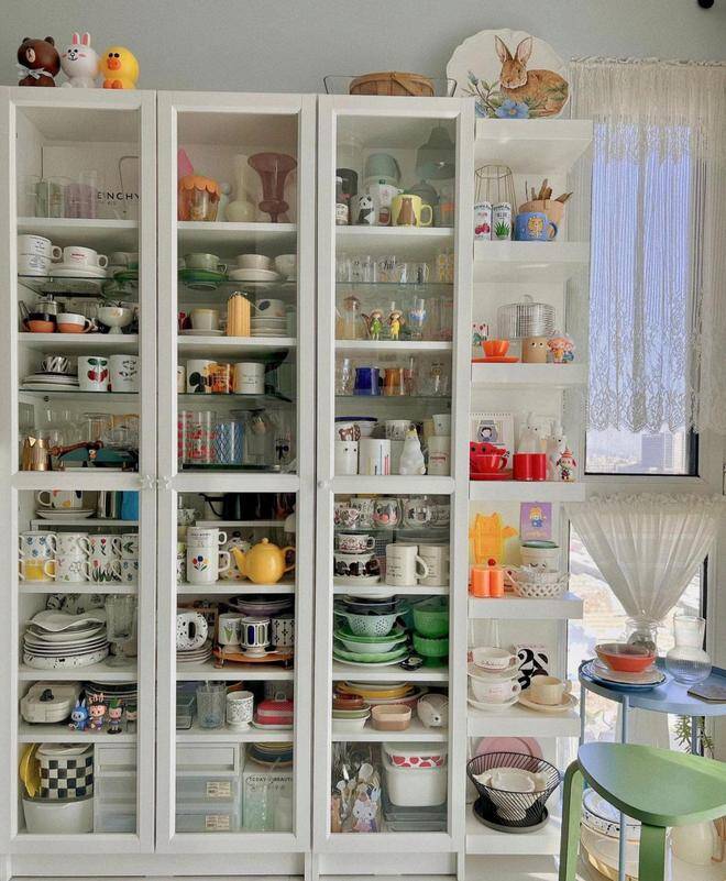 Một tủ kín cốc như này sẽ khiến bạn phải mất nhiều thời gian dọn dẹp.