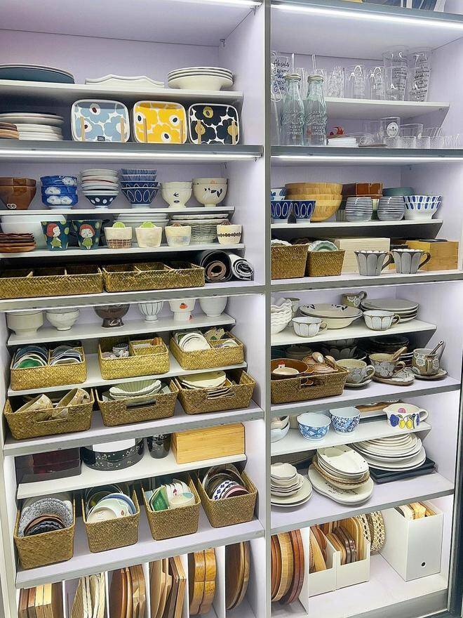 Bạn sẽ chẳng thể nào dùng hết số bạn đĩa này và chỉ khiến nhà cửa thêm chật chội.