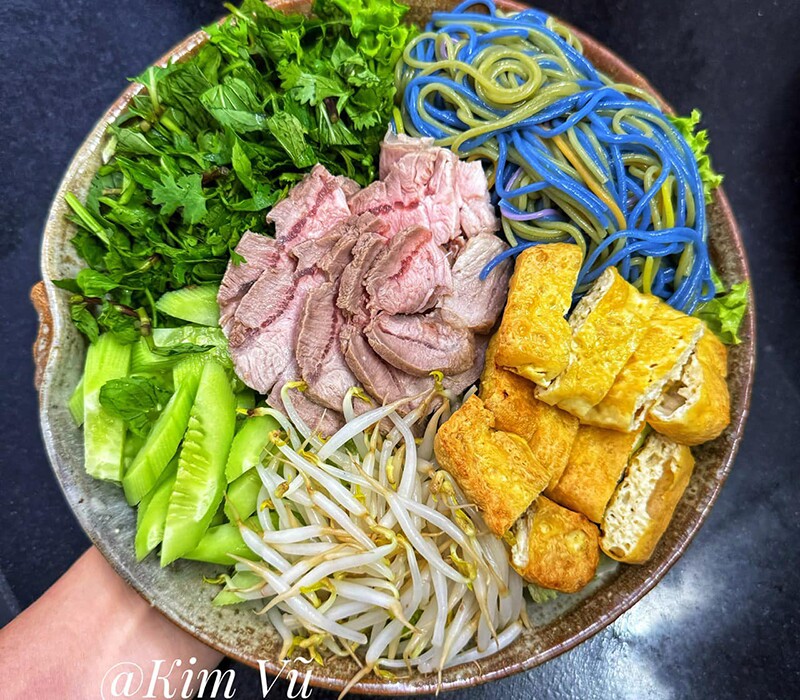 Bún trộn xì dầu