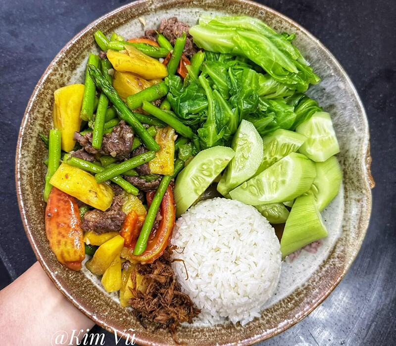  Bò xào măng tây, dưa chuột