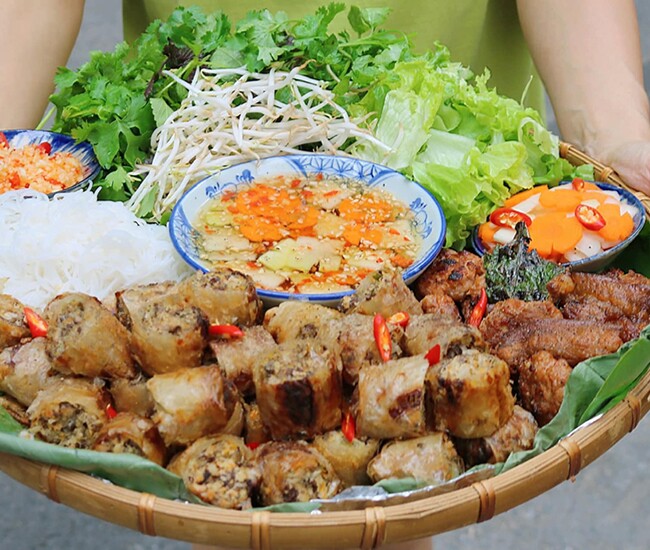 Cuối tuần làm mẹt bún chả, nem cua bể kiểu này thơm nức mũi, cả nhà ăn không còn một miếng - 1