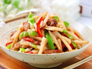 Bếp Eva - Thịt lợn không kho nữa, đem xào với củ nằm sâu dưới bùn này được món vừa ngon lại giàu dinh dưỡng