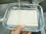 Bếp Eva - Mua đậu phụ nhưng không kịp nấu, làm ngay điều này đậu không bị chua nhớt, để cả tháng vẫn ngon