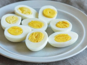 Bếp Eva - Luộc trứng, người cho giấm, người thêm muối còn đây là cách làm của đầu bếp đảm bảo 10 quả dễ bóc vỏ như 10