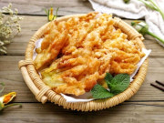 Bếp Eva - Hoa bí tưởng chỉ để xào, ai ngờ thả vào chảo dầu được món ăn chơi cực ngon lại lạ miệng, cả nhà đòi làm tiếp