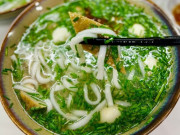 Bếp Eva - Cuối tuần học mẹ đảm Sài Gòn nấu bánh canh hẹ xanh mướt, cực ngon nhìn mà thèm chảy nước miếng