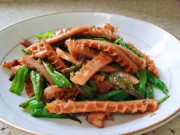 Bếp Eva - Phần này của bò xưa toàn bị chê dai, giờ lại là đặc sản, đem xào kiểu này vừa bê lên mâm đã hết