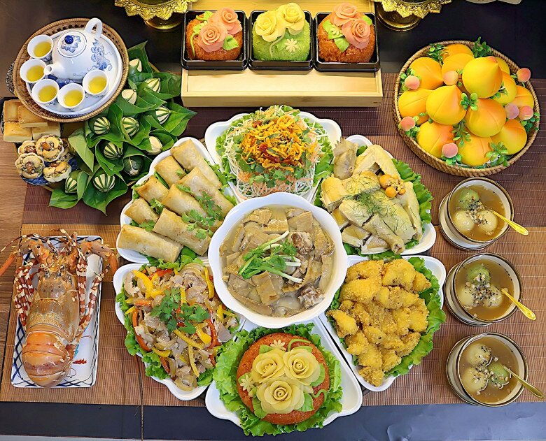 Mâm cỗ cho các ngày lễ của chị Hương vô cùng đủ đầy, chỉn chu, đẹp mắt.