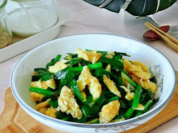 Xào trứng chẳng cần hành, thêm lá này vừa ngon lại là thuốc bổ gan tự nhiên, vừa rẻ lại tốt cho sức khỏe