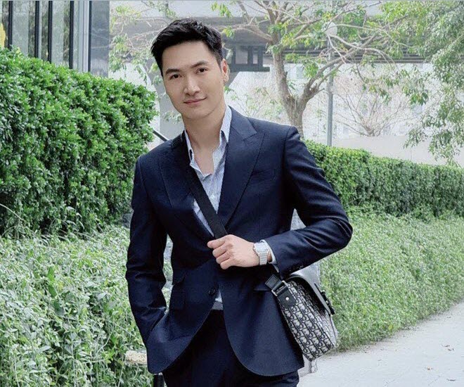 Học Lisa BLACKPINK cách để mặt mộc, mặc đồ tối giản mà vẫn thời thượng - 1