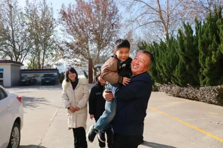 3 anh em 24 năm đi tìm ân nhân để báo ơn, bất ngờ ngày gặp mặt - 2