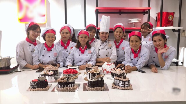 Nghề làm bánh hiện nay thu hút khá nhiều người trẻ