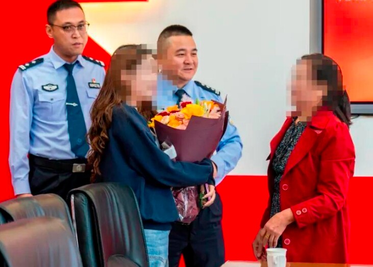 Cảnh tượng xúc động khi gia đình đoàn tụ