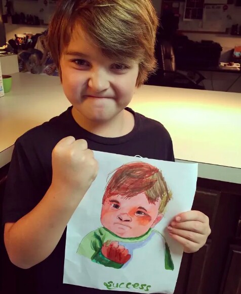 Sammy tái hiện lại meme nổi tiếng của mình khi cậu 10 tuổi (Nguồn: Instagram/LaneyGriner)