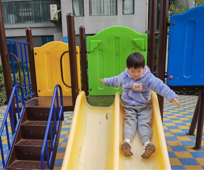 Sau 2 tháng nhận trông Chen Xiaohua, bà Huang Qingzhi đột nhiên không thấy chủ nhà xuất hiện. 