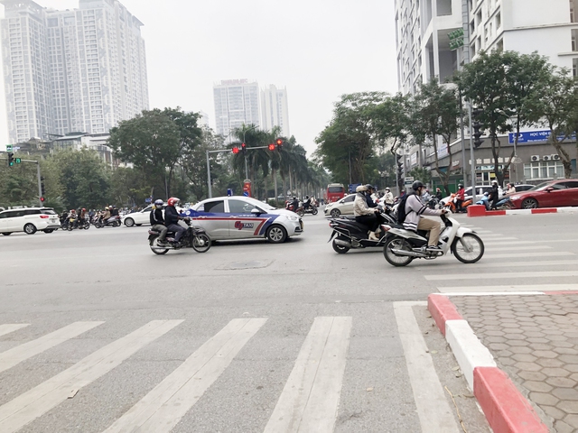 Không khí lạnh tràn về, miền Bắc trời rét.