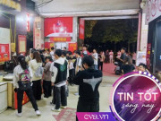 Tin tức - Sinh viên xếp hàng dài cả trăm mét trước quán bánh nướng, lý do đằng sau khiến ai nấy cảm động