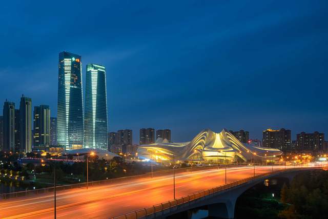 Càng xa đám đông, bạn càng gần chính mình, đó mới là khôn ngoan! - 1