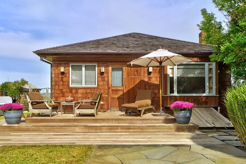 Sau khi rời ngôi nhà tại Hamptons, Kim chuyển đến sống tại một ngôi nhà ven biển trên đảo Vancouver, British Columbia - nơi cô lớn lên. Hiện tại, cô sống ở đây cùng bạn đời Russell Thomas, tận hưởng một cuộc sống yên bình giữa thiên nhiên.