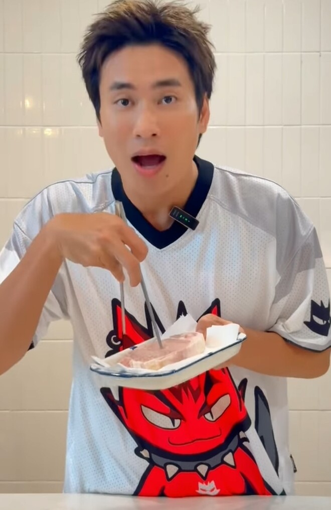 “Vậy là thành công, ở trên mạng người ta chỉ cũng đúng nha”, nam diễn viên khoái chí cho cách làm này 10 điểm. 
