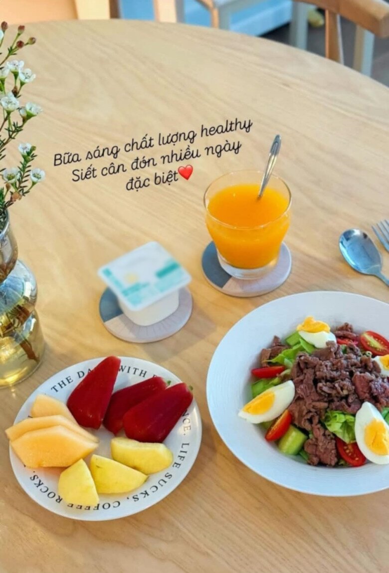 MC Mai Ngọc chia sẻ: Bữa sáng chất lượng healthy, siết cân đón những ngày đặc biệt. Đó là cách để cô chăm sóc bản thân và chuẩn bị năng lượng cho một ngày mới.