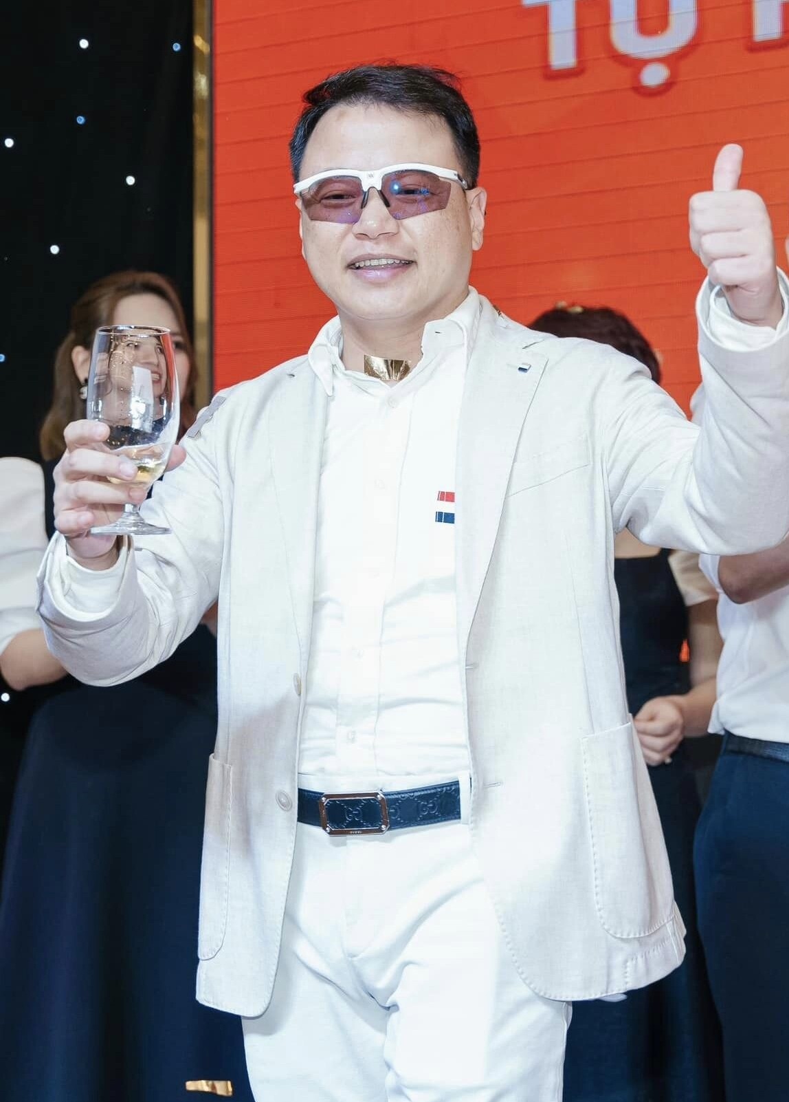 Anh dí dỏm: Trên quá trình sự nghiệp, nếu có cô nào ngon là phải ‘múc’ ngay, nếu không sau lại tiếc.