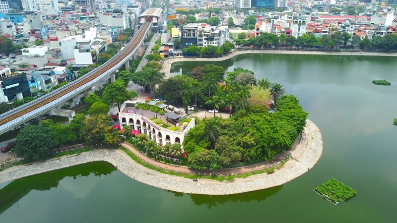 Hà Nội có 3 địa phương mang tên Quang Trung: Phường Quang Trung ở quận Đống Đa có diện tích 0,42 km2, đông dân cư sinh sống; Phường Quang Trung ở quận Hà Đông có diện tích 0,84 km2, đang phát triển mạnh và phường Quang Trung tại thị xã Sơn Tây có diện tích 7,17 km2.