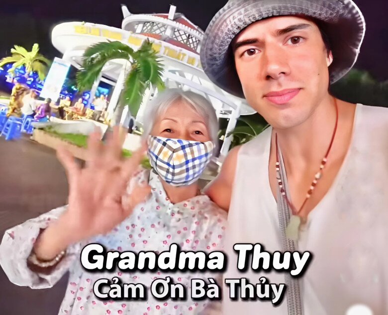 Hai người đã chụp ảnh làm kỷ niệm