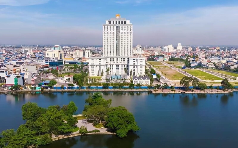 Nam Định có 2 địa phương được gắn tên Quang Trung, đó là: Phường Quang Trung của TP Nam Định mới được thành lập vào tháng 9 vừa qua với tổng diện tích 1,57 km2 với nhiều điều kiện để phát triển kinh tế xã hội, và xã Quang Trung ở huyện Vụ Bản có diện tích 30,48 km2. 
