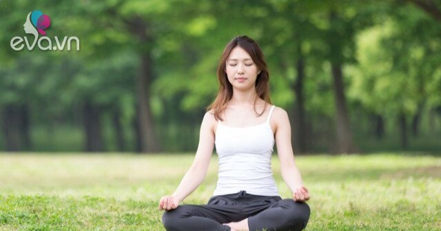 Một số động tác yoga đánh bại cảm giác uể oải, căng thẳng ngày thứ Hai