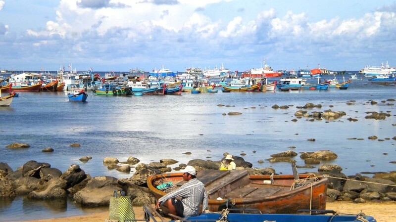 Phú Quý hay còn gọi là cù lao Thu, cù lao Khoai Xứ, từ lâu đã trở thành địa điểm du lịch nổi tiếng. Là huyện đảo xa nhất của tỉnh Bình Thuận, đảo Phú Quý có khung cảnh hoang sơ, tuyệt đẹp và hiện đang được chú trọng đầu tư để phát triển du lịch. 