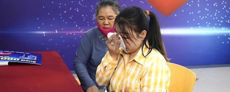 Chị Lê Thị Lài cùng mẹ ủng hộ 50 triệu đồng